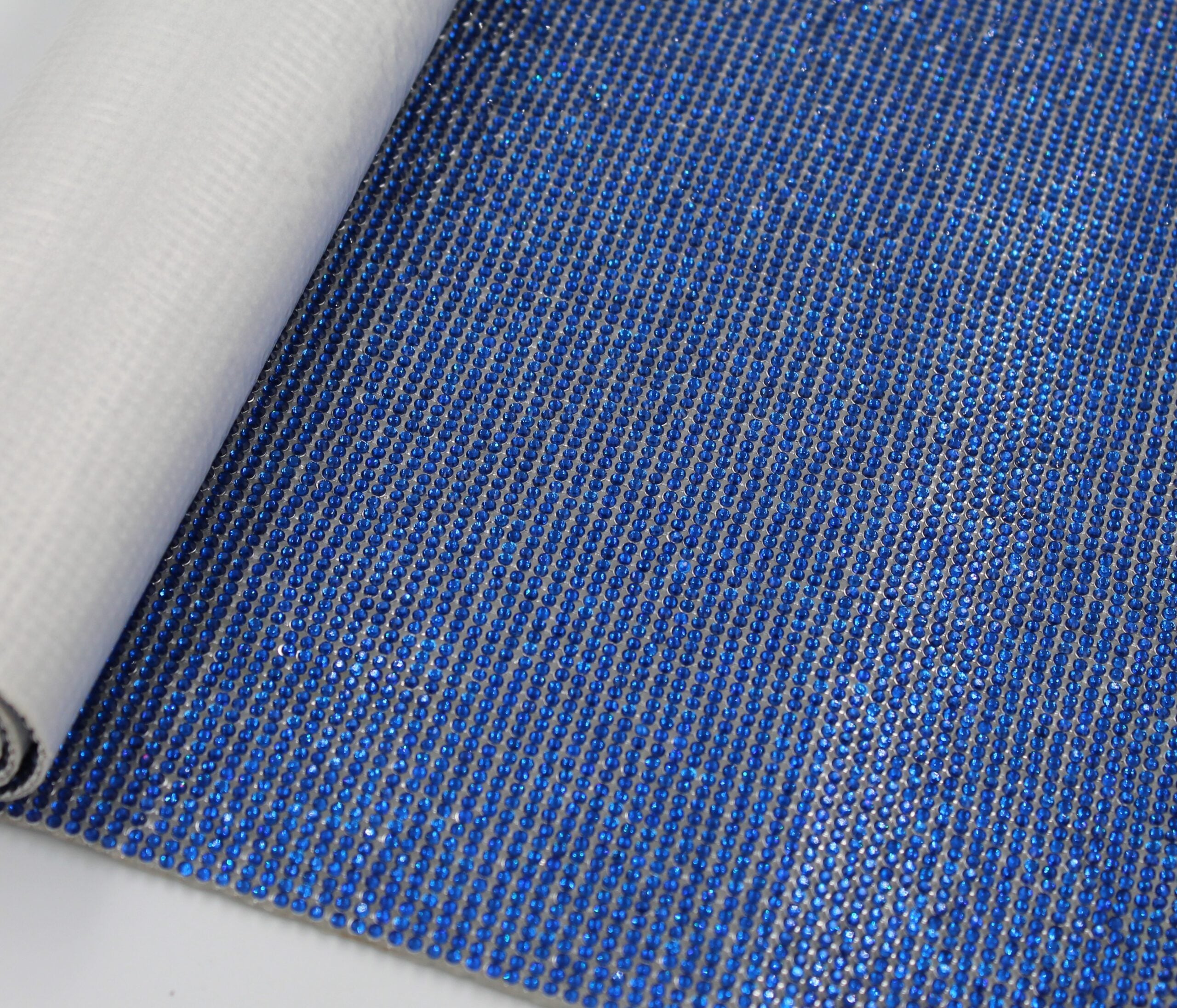 Folie cu Strassuri Termoadezive din Cristale – 45 × 120 cm – Decor Textil