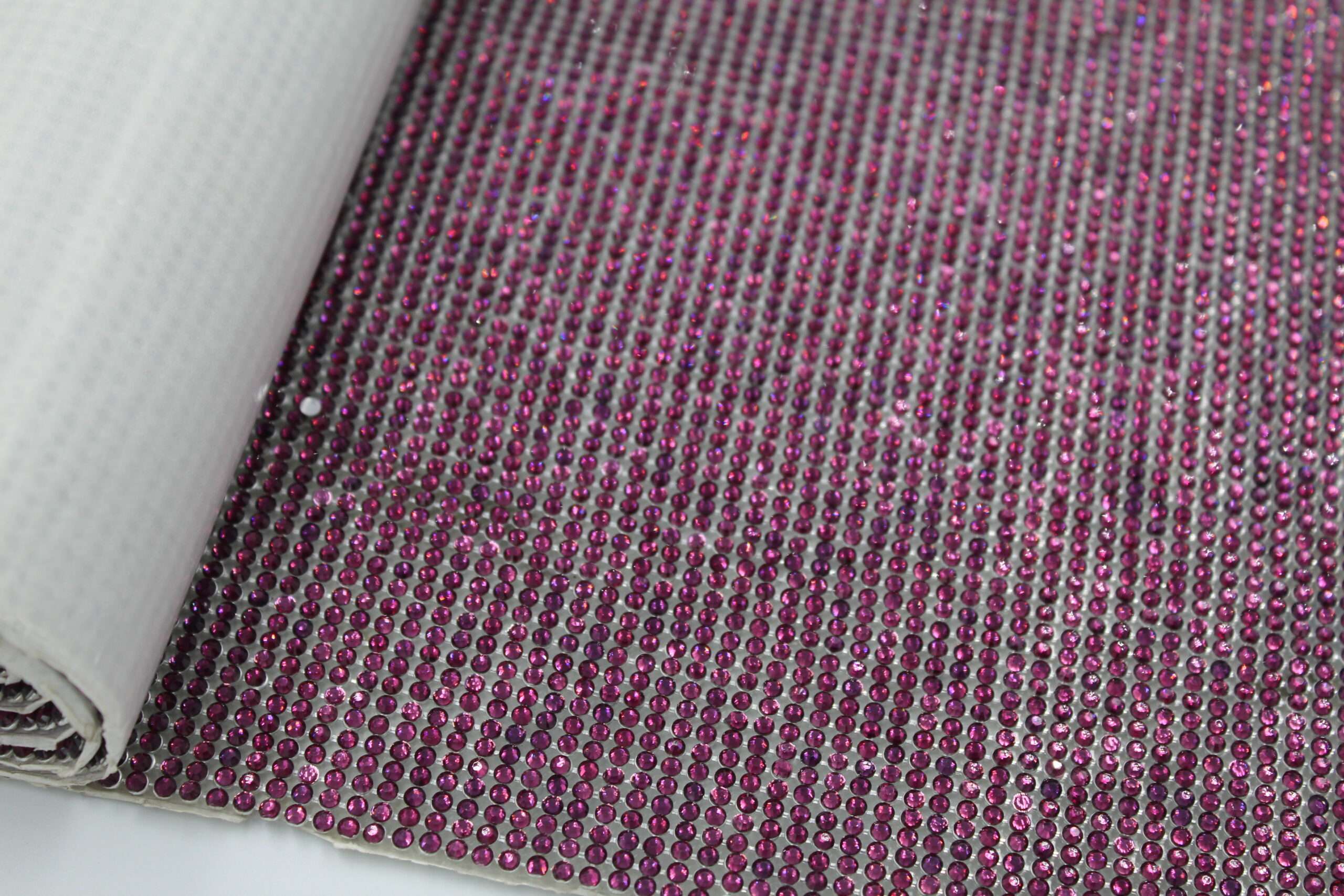 Folie cu Strassuri Termoadezive din Cristale – 45 × 120 cm – Decor Textil