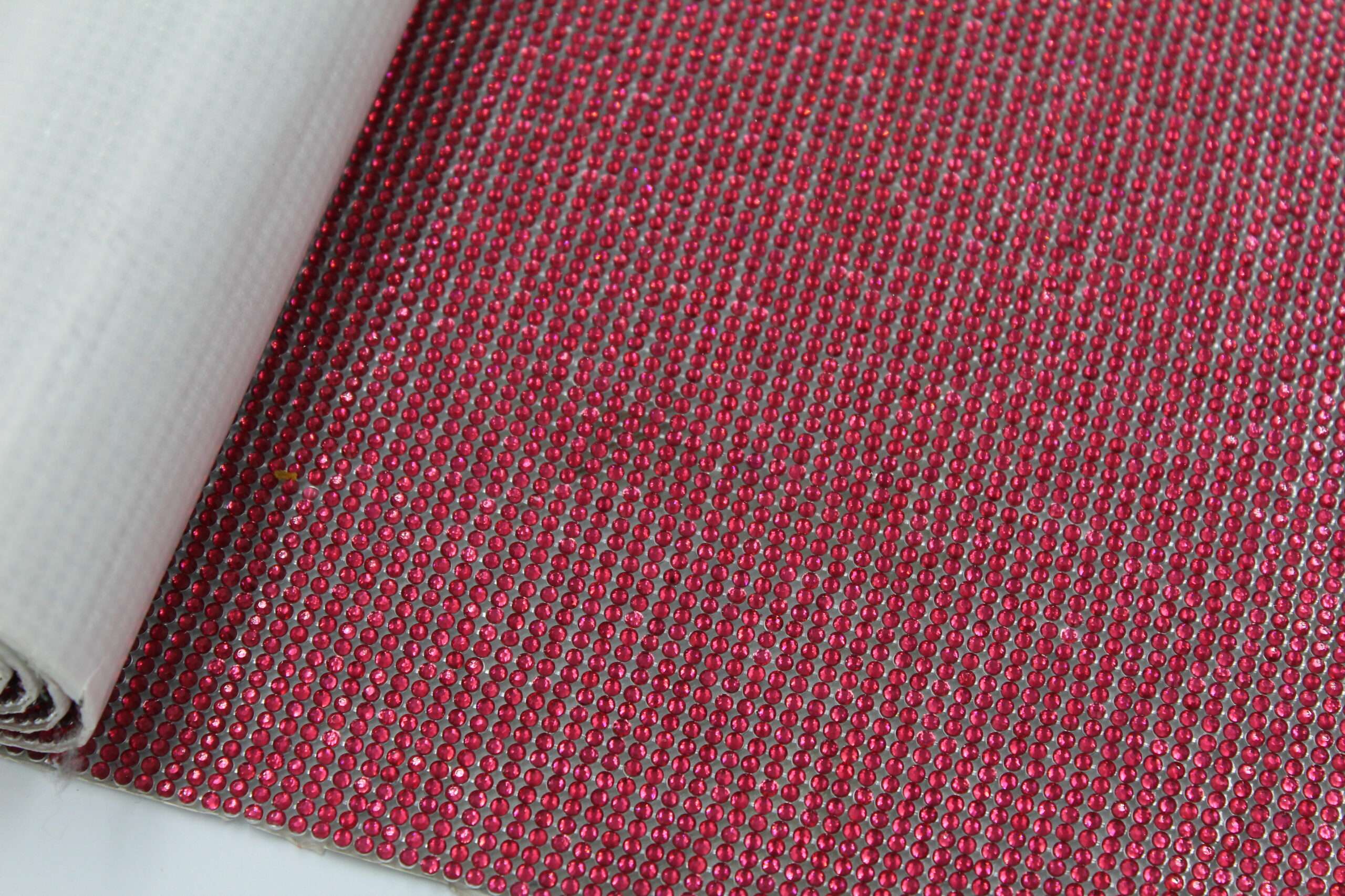 Folie cu Strassuri Termoadezive din Cristale – 45 × 120 cm – Decor Textil